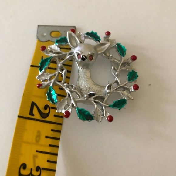 🐾 Vintage Reindeer Wreath Brooch - Picture 2 of 4